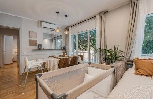 NEW Refurbished Modern Apartment - Photo 2