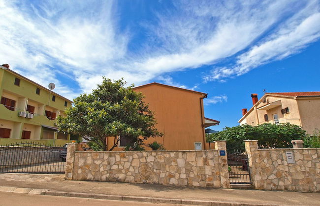 Apartment 21 - Photo 31