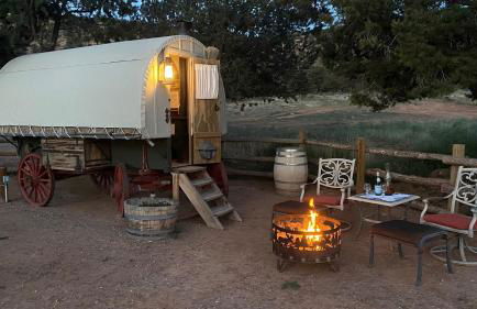 Shepherds Camp Wagon Near Capitol Reef National Park - Foto 1