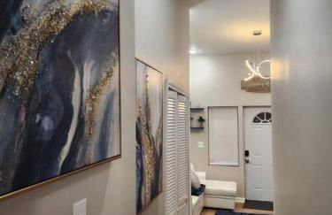 Stylish 1BR Near Heart of Town - Foto 2