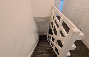 6 bed, sleeps 8, 1 Mile from New Cross Hospital, 10 mins from M6 Jct 10 & M54 Jct 1 - Foto 15