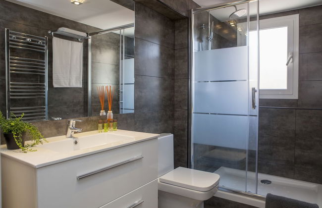 Mercedes Heritage Barcelona Apartments - Photo 75