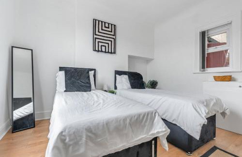 Stylish 4Bed Executive Stay WiFi and Parking - Photo 60