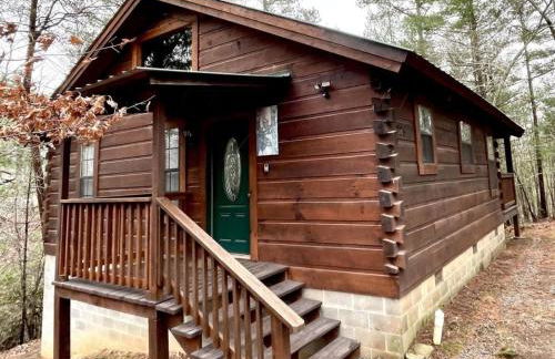 Private and Perfect! - hot tub, king bed, fireplace - dog and motorcycle friendly Studio Cabin by RedAwning - Foto 2