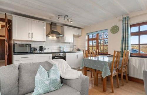 Cowslip Cottage Serenity with Jacuzzi - Photo 11