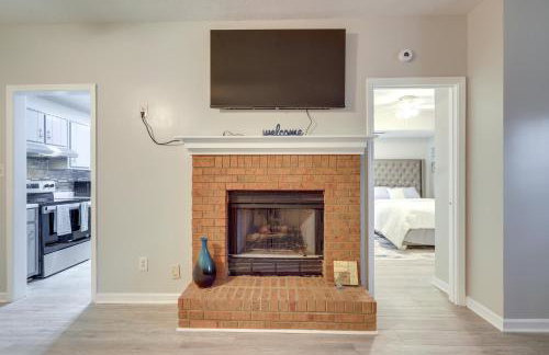 Artistic Escape in Fayetteville! Cozy Couples Apt - Foto 7