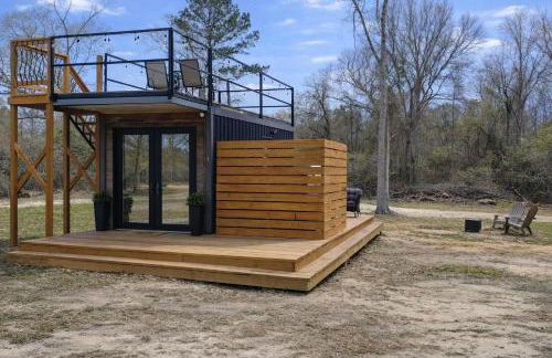 Rooftop Container Home Hot Tub Fire Pit Quiet Country Nights Sleeps 2 guests 20 minutes from Bogue Chitto State Park - Foto 1