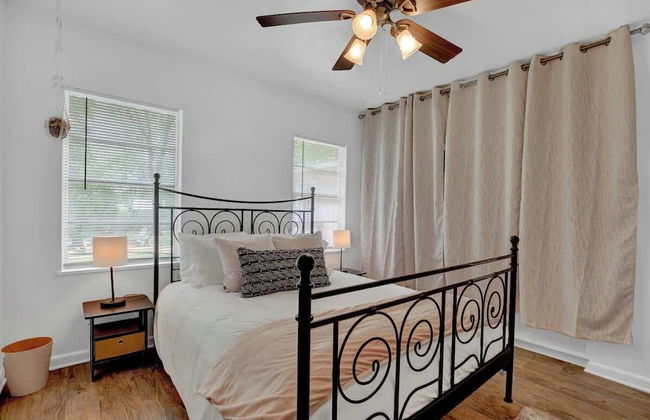 Willkommen to Pink Haus 1 Mile to Main Street! - Foto 13