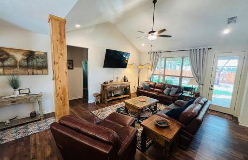 Charming new home near Canyon Lake/Guadalupe River - Photo 11