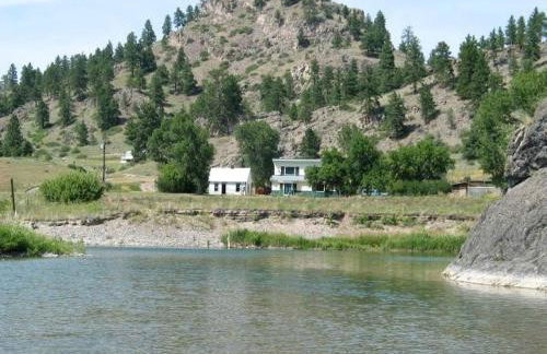 Riverside Cabin with Rare Claw-Foot Bathtub, Montana - Foto 1