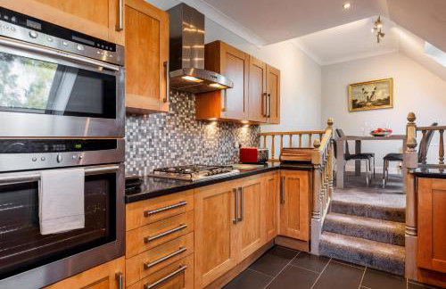 The Gables Penthouse - 15-Minute Walk to Branksome Chine Beach - Photo 14