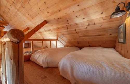 Coziest Cabin in Tahoe w Stone Fireplace Comfy Beds Close to Slopes & Lake - Foto 10