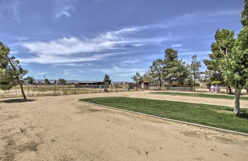 Spacious Lancaster Family Ranch - BBQ and Patio - Foto 29
