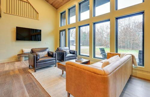 Walk to Lake! Modern Wisconsin Home with Patio - Foto 1