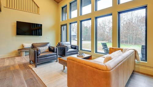 Walk to Lake! Modern Wisconsin Home with Patio - Foto 1