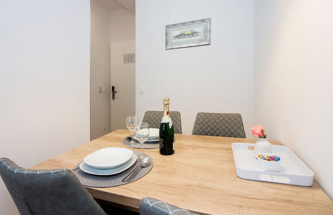 Lugo Apartments - Photo 11