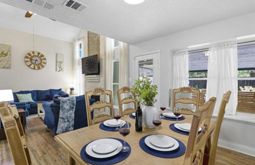 Luxe Family Escape with Games Hot Tub and Yard - Foto 17