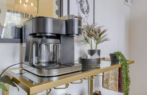 New 5BD Near UNL & DT | Poker Table & Games - Foto 9