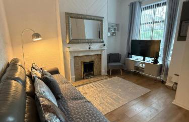 Cozee 2-bed in WV11 ideal for long work stays & relocation cls to New cross hospital M54&M6 - Photo 5