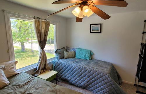 Oscoda Hilltop Haven - Great Location near Beach! - Foto 47