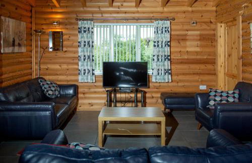 Teal Lodge - Nordic Log Cabin with private hot tub - Foto 11