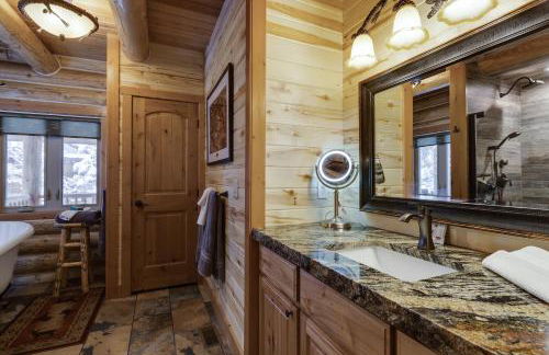 Lumberjack Lodge by KABINO Hot Tub Fire Pit Satellite WiFi Grill Large Porch - Foto 33