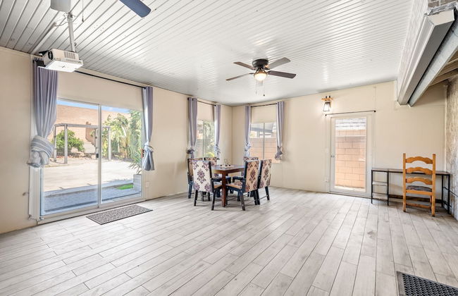 Spacious Family Retreat w Garden Modern Comfort - Photo 25