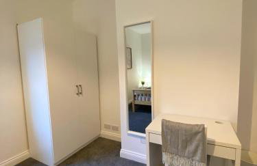 A spacious & modern 3-bed home - Foto 12