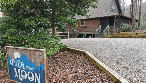 Over The Moon | Blairsville GA - Foto 2