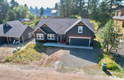 New Mountain Bluebird - walk to lake, golf, and town - game rm - family friendly - sleeps 14 - Photo 44