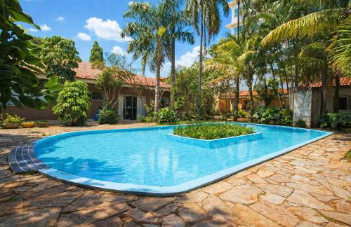 Casa com Piscina e Churrasqueira em Taguatinga - Foto 1