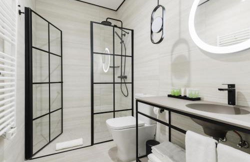 SmartRental Collection Gran Via Centric - Photo 20