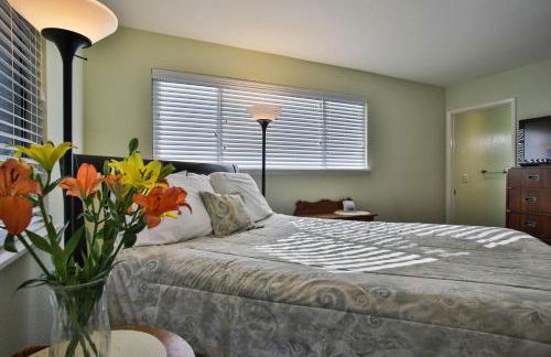 Lily Pad - Hot Tub! Private Dock! BBQ! Game Room! Walk to Town!! Fast WiFi!! Dog Friendly! - Foto 15