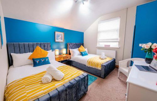 3BR 2Bath Home with Hot Tub Games Room By Stadium with Fast WiFi & Free Parking - Foto 59