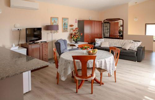 La AMISTAD Apartamento en Chalet con piscina compartida - Foto 6