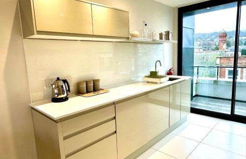 1 Min Walk to the Best Beach! Stunning New 2 Bedroom Apartment - Great Location - FREE Parking - Fast WiFi - Smart TV - sleeps up to 4! Close to Purbeck, Corfe Castle, Sandbanks, Poole & Bournemouth - Foto 14