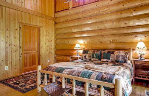 Hot Tub and Deck Dog-Friendly Arlington Cabin - Foto 12