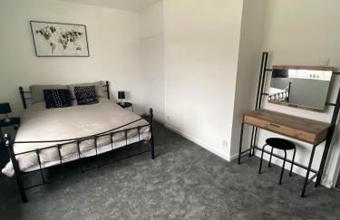 Spacious & modern 3 bed house - Foto 6