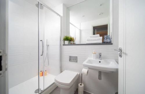 Deluxe Apartment near Cabot Circus w Parking sleeps 5 - Foto 5