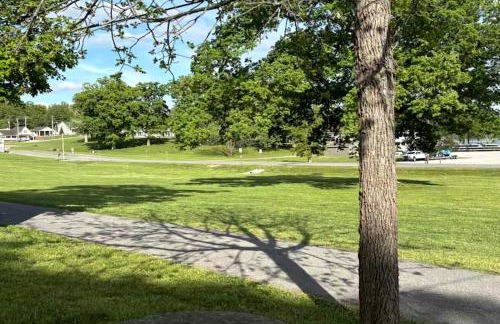 Classic Lakeside Estate Stay with Cozy Living Spaces & Outdoor Adventures in Kuttawa, Kentucky - Foto 37