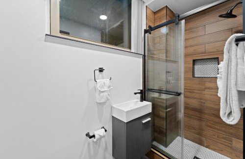 The Neon Elm Hotel - Foto 12