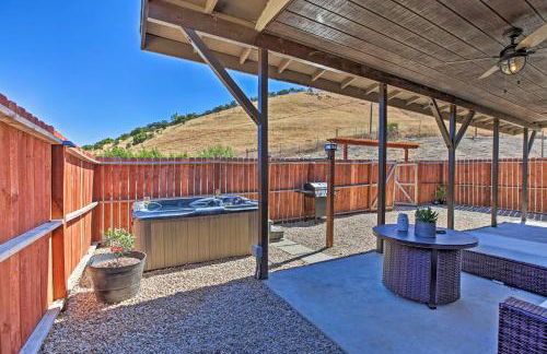 Cottage by the Lakes with Patio by Lake Nacimiento - Foto 16