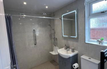 Florence House - 3 Twin Bedroom House 3 Showers 2 Ensuites Plus Walk-in Wetroom Garden Fast Wi-Fi J1-M5 on Doorstep Weekly Stays ok Contractor Accommodation Another Best-in-Class - Foto 13