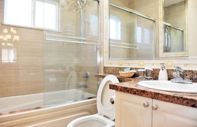 Vancouver West Private House Second Floor - Photo 12