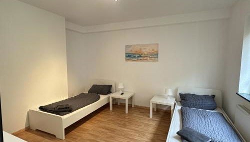 Unterkunft bei Lübeck - Zentral an der A1 - Parkplatz - Terrasse - Foto 4