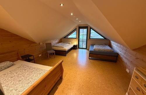 Blockbohlen HolzHaus mit Sauna, Outdoor Jacuzzi und BadeTeich - Foto 41