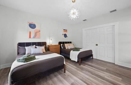 Mid-Century Modern Retreat by Coffee, Food + Shops - Foto 25