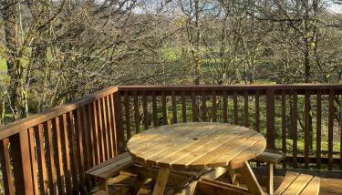 Belle 2 bedroom log cabin with hot tub, forest and loch - Foto 5