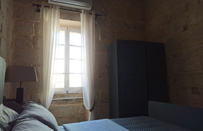 Beautiful 1-bed Apartment in Ħal Qormi - Photo 3