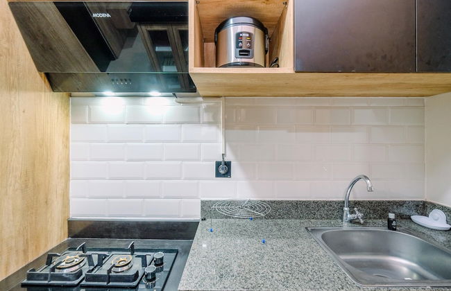 Modern Look And Comfy 2Br Transpark Cibubur Apartment - Foto 12